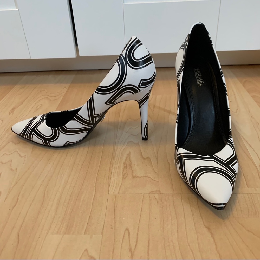 BRAND NEW NEVER WORN MICHAEL KORS HIGH HEELS 7.5